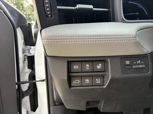 Used 2020 Toyota Avalon Limited w/ Advanced Safety Package FWD image 5
