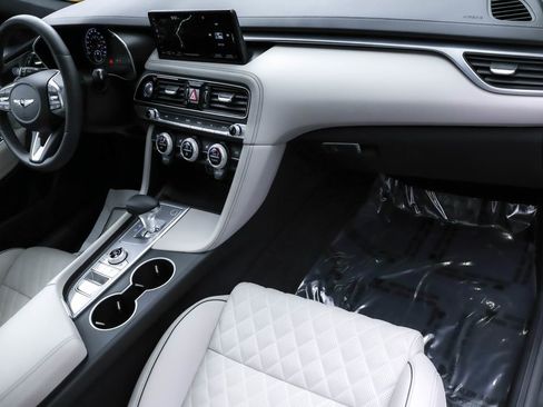 Used 2023 Genesis G70 3.3T w/ Sport Prestige Package image 33