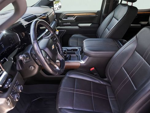 Used 2023 Chevrolet Silverado 1500 High Country w/ High Country Premium Package AWD/4WD image 12