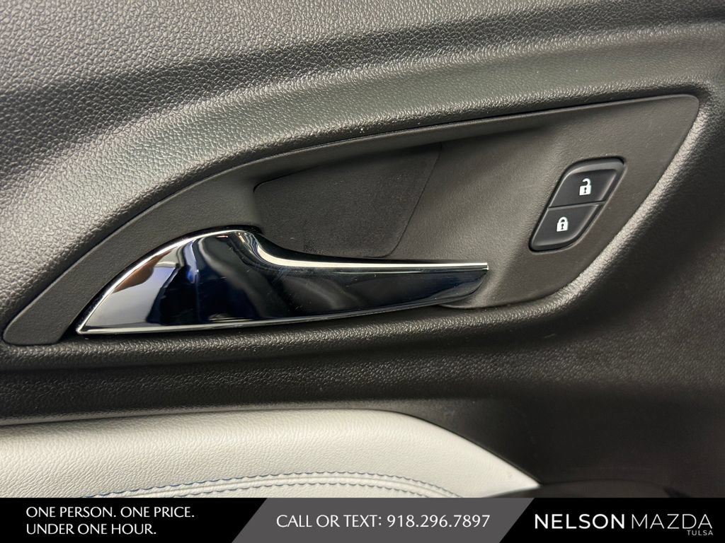 Used 2024 Chevrolet Trax LT w/ LT Convenience Package FWD image 21