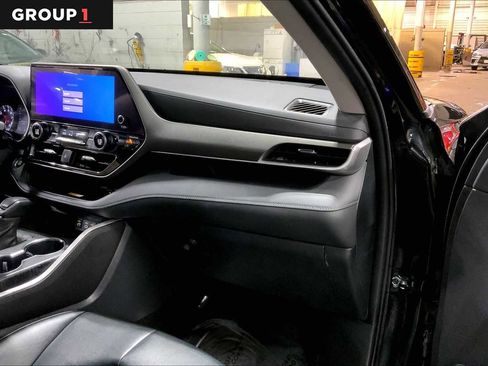 Certified 2024 Toyota Highlander XLE AWD/4WD image 19