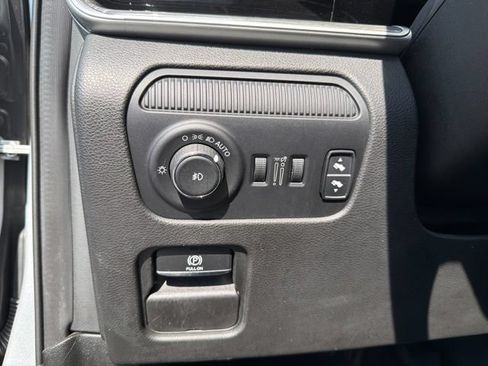Used 2022 Jeep Wagoneer Series II AWD/4WD image 13