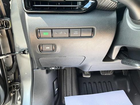 Used 2022 Nissan Sentra SV w/ SV Premium Package FWD image 16