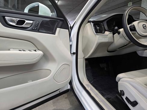 Used 2023 Volvo XC60 T8 Ultimate w/ Climate Package image 22