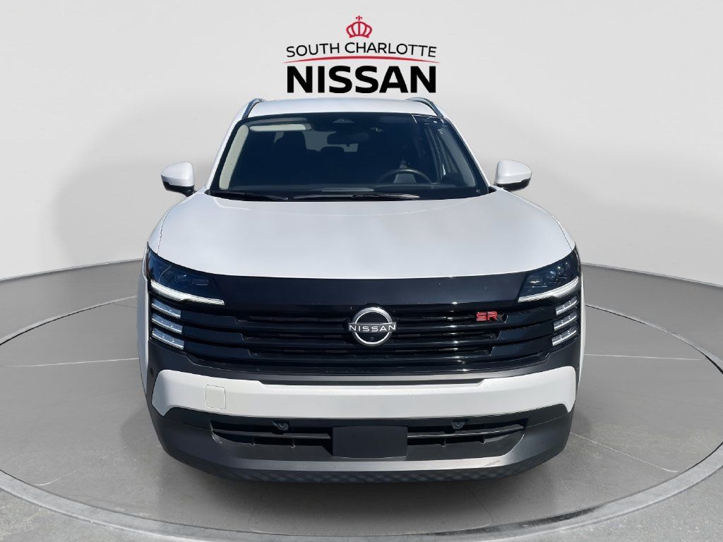 Used 2025 Nissan Kicks SR AWD/4WD image 2