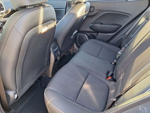 Used 2024 Hyundai Venue Limited image 12