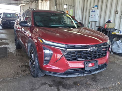 Used 2024 Chevrolet Trax RS w/ Driver Confidence Package image 2