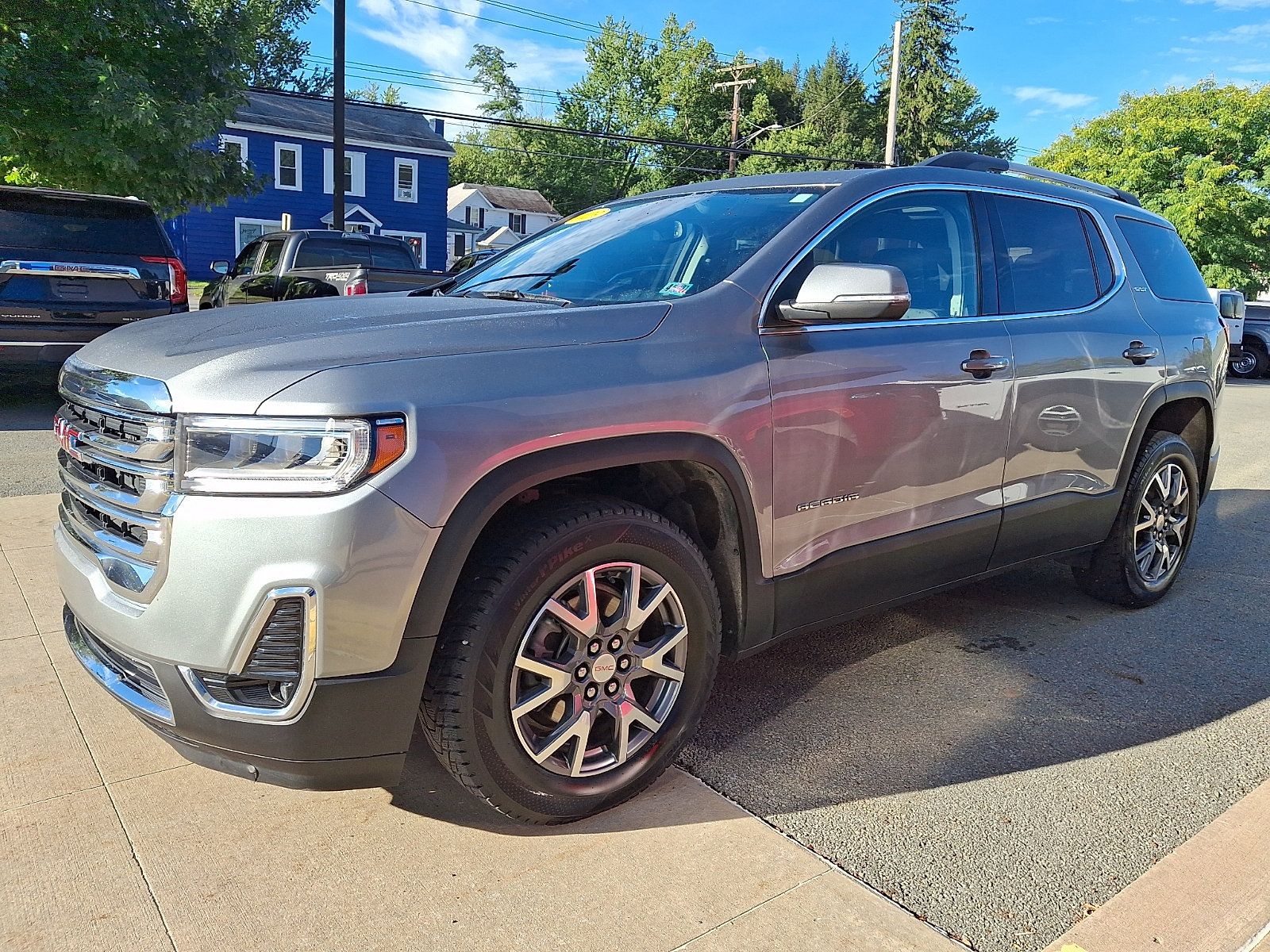 Certified 2023 GMC Acadia SLT w/ Preferred Package AWD/4WD image 3