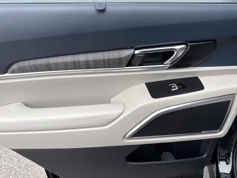 Used 2023 Kia Telluride EX image 17