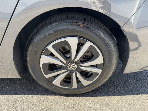 Used 2018 Toyota Prius Prime Premium FWD image 21