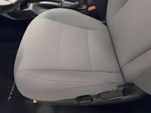 Used 2017 Toyota Tacoma SR image 16