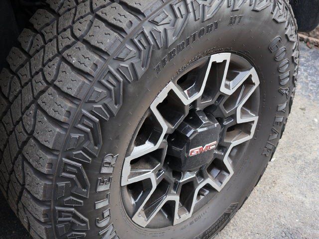 Used 2026 GMC Sierra 2500 AT4X w/ LPO, Black Badging Package AWD/4WD image 38