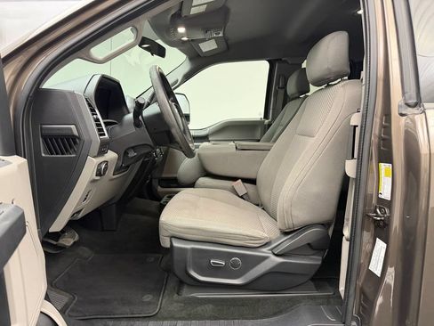 Used 2017 Ford F250 XLT w/ XLT Premium Package AWD/4WD image 5