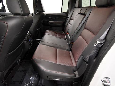 Used 2025 Honda Ridgeline Black Edition image 15