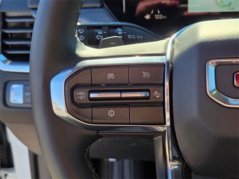 Used 2025 GMC Acadia Elevation image 28