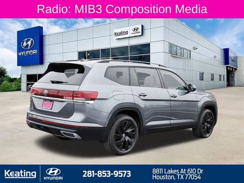 Used 2024 Volkswagen Atlas SE w/ Black Wheel Package image 5