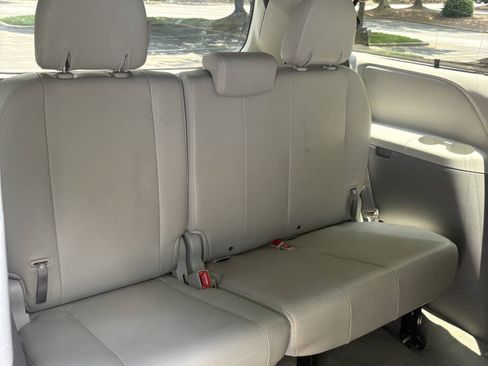Used 2013 Toyota Sienna XLE w/ Premium Pkg FWD image 40
