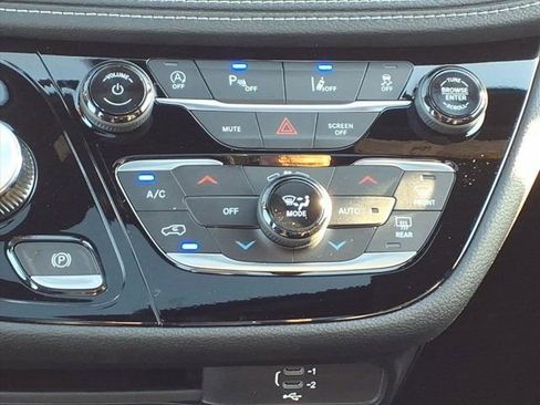 New 2026 Chrysler Pacifica Select w/ S Appearance Package image 9