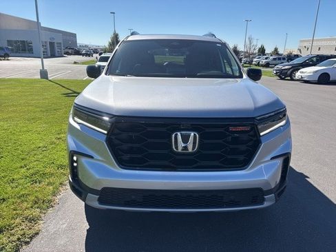 New 2025 Honda Pilot TrailSport image 9