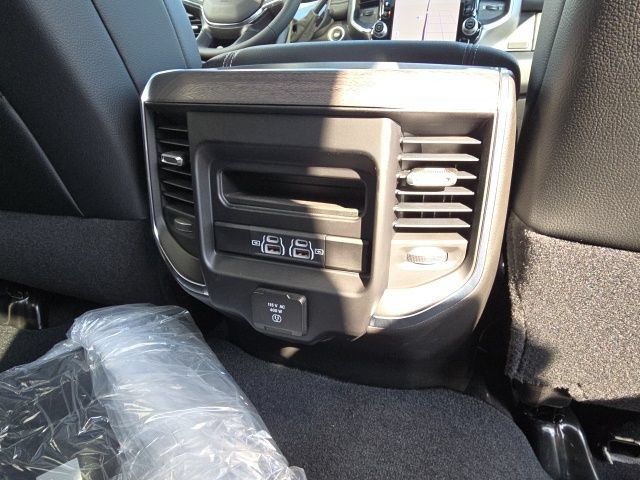 Used 2025 RAM 2500 Laramie AWD/4WD image 10
