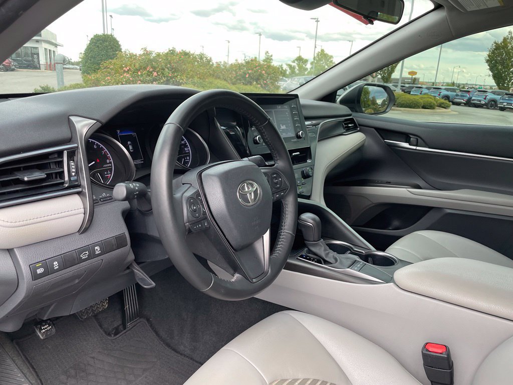 Used 2023 Toyota Camry SE FWD image 9