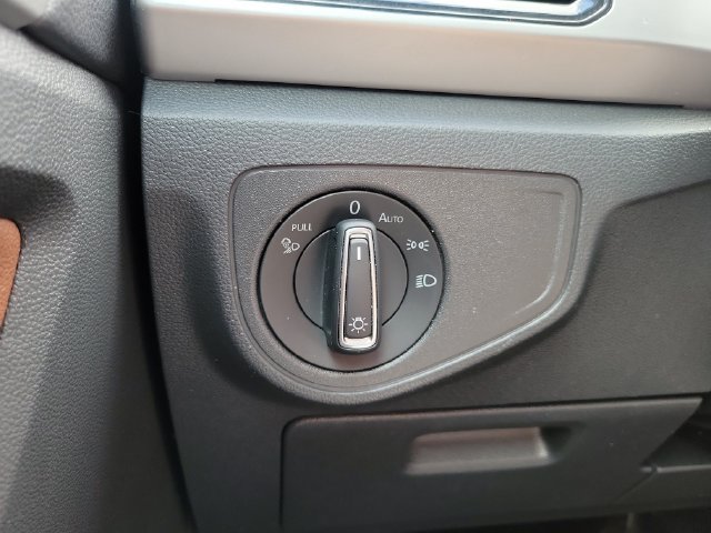 Used 2023 Volkswagen Atlas SE w/ Panoramic Sunroof Package FWD image 24
