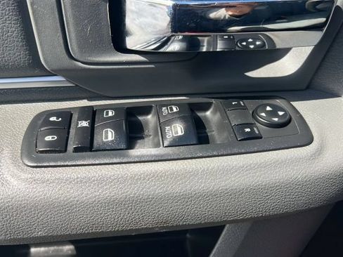 Used 2019 RAM 1500 Classic SLT AWD/4WD image 14