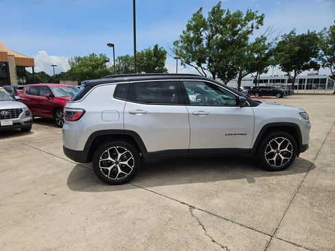 Used 2025 Jeep Compass Limited AWD/4WD image 7