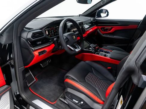 Used 2025 Lamborghini Urus SE AWD/4WD image 9