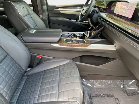 Used 2026 Cadillac Escalade ESV Platinum Sport w/ LPO, ONYX Package image 22