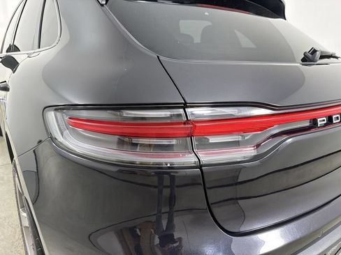 Certified 2022 Porsche Macan S AWD/4WD image 18