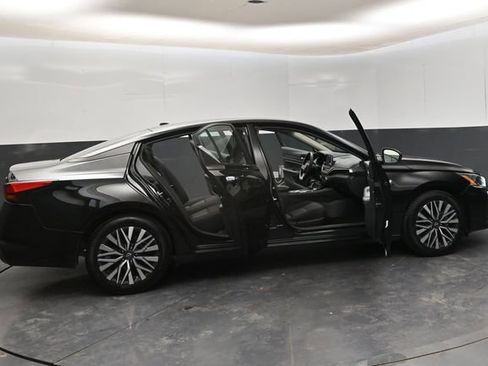 Used 2024 Nissan Altima 2.5 SV image 32