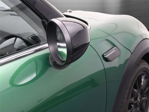 Used 2022 MINI Cooper 2-Door Hardtop image 9