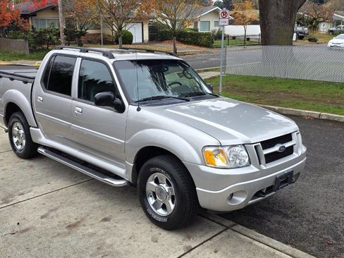 Used 2004 Ford Explorer Sport Trac 4x4 image 3