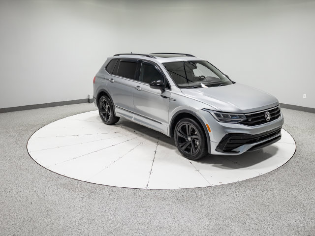 Used 2023 Volkswagen Tiguan SE R-Line FWD image 29
