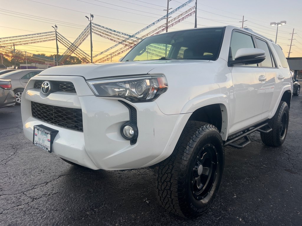 Used 2017 Toyota 4Runner SR5 Premium AWD/4WD image 3