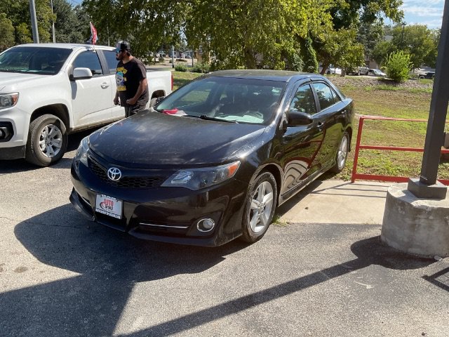 Used 2014 Toyota Camry SE FWD image 1