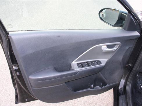 Used 2019 Kia Niro LX image 12