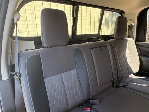 Used 2021 Nissan Titan SV w/ SV Convenience Package RWD image 35