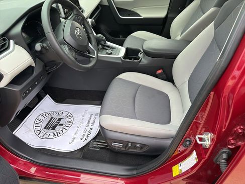 Used 2025 Toyota RAV4 XLE w/ Convenience Package image 11