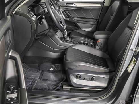 Used 2024 Volkswagen Tiguan SE image 21
