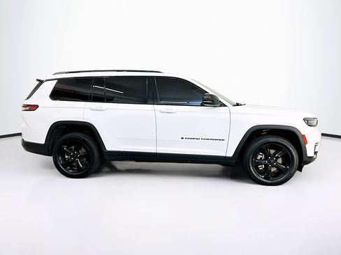Used 2023 Jeep Grand Cherokee L Limited w/ Black Appearance Package AWD/4WD image 10