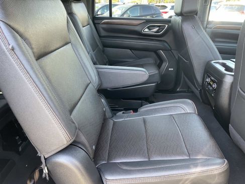 Used 2023 Chevrolet Suburban High Country w/ Premium Package image 28