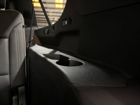 Used 2024 GMC Yukon XL SLT image 36