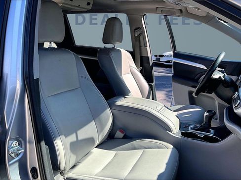 Used 2014 Toyota Highlander XLE image 30