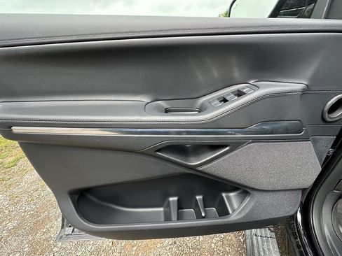 New 2025 Lincoln Navigator Reserve AWD/4WD image 18