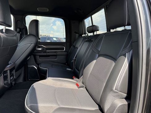Used 2025 RAM 2500 Laramie AWD/4WD image 18