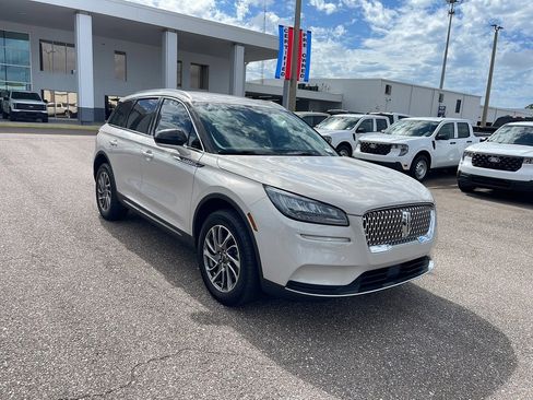 Used 2022 Lincoln Corsair Standard w/ Equipment Group 101A image 4