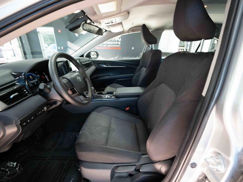 Used 2025 Toyota Camry LE image 9