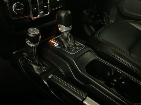 Used 2020 Jeep Gladiator Overland w/ Popular Equipment Package image 18